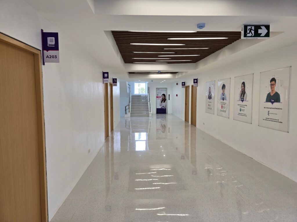 โถงทางเดิน Corridor at westminster College Bangkok