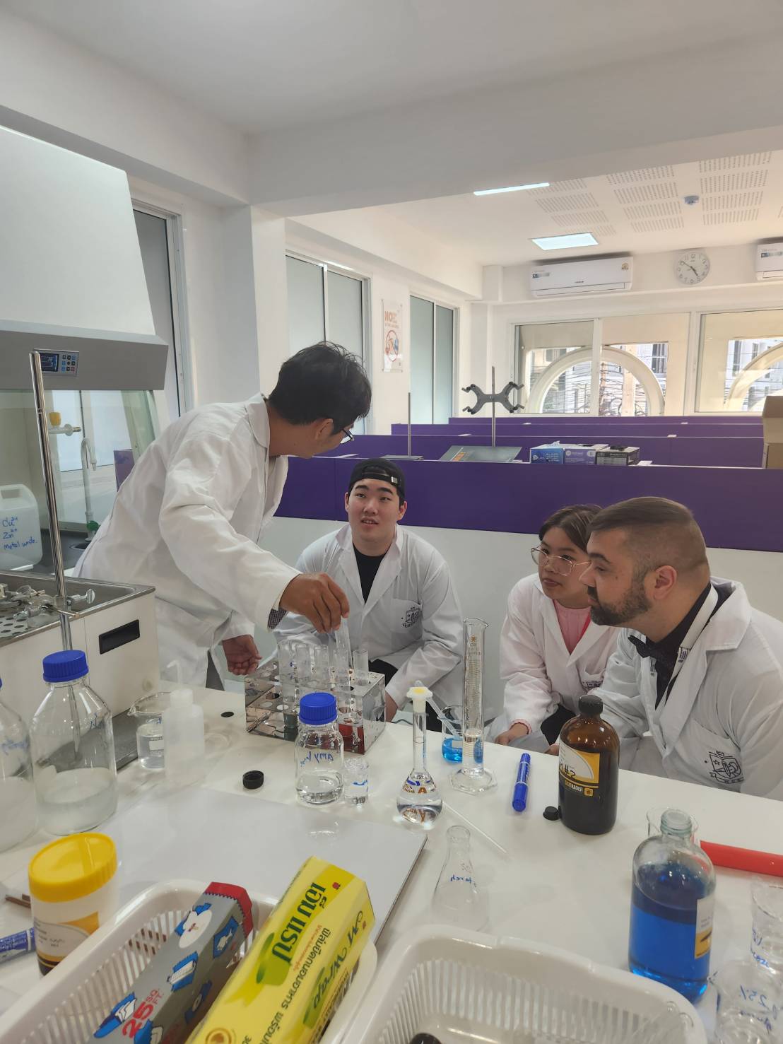 Laboratory facility at westminster college Bangkok (3)